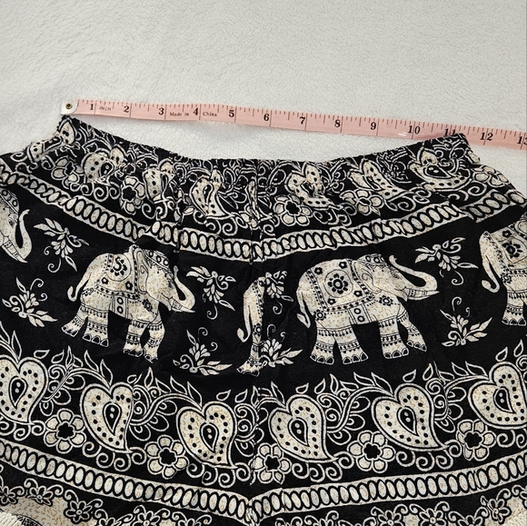 Small Elephant Print Shorts - Picture 5 of 9